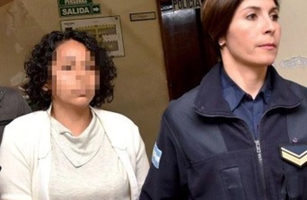 Una policía pasará doce años en prisión por corromper a un menor