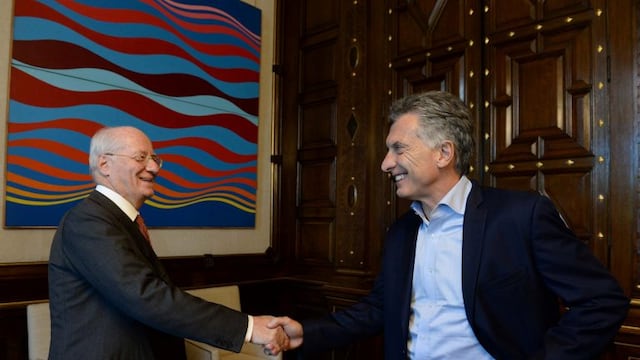 DYN17, BUENOS AIRES, 27/03/2017, EL PRESIDENTE MAURICIO MACRI RECIBIu00d3 HOY EN SU DESPACHO DE LA CASA ROSADA A LOS CEO DE TECHINT, PAOLO ROCCA, Y DE TECPETROL, CARLOS ORMAECHEA. TAMBIu00c9N PARTICIPARON DEL ENCUENTRO EL GOBERNADOR DE NEUQUu00c9N, OMAR GUTIu00c9RREZ; EL  MINISTRO DE ENERGu00cdA Y MINERu00cdA, JUAN JOSu00c9 ARANGUREN; EL SECRETARIO DE COORDINACIu00d3N DE POLu00cdTICAS Pu00daBLICAS, GUSTAVO LOPETEGUI, Y LOS DIRIGENTES SINDICALES GUILLERMO PEREYRA Y MANUEL ARu00c9VALO.  FOTO:DYN/PRESIDENCIA.