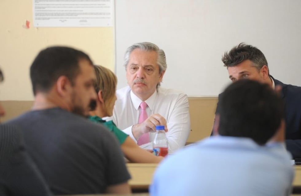 Alberto Fernández tomó examen en la UBA y aprobó a todos