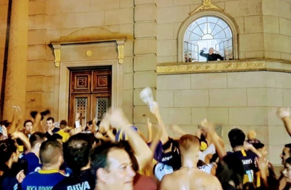 Furor xeneize: el cura de Las Flores festejó como un hincha más el campeonato de Boca
