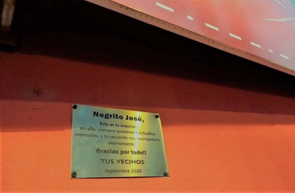 Vecinos del centro viejo homenajearon al "Negro" José con una placa en su memoria