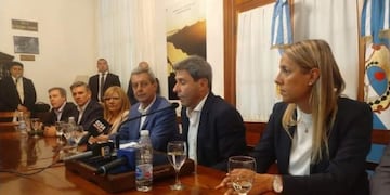 El Gobernador de San Juan anunció el congelamiento de tarifas en conferencia de prensa\u002E