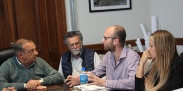 Sánchez y funcionarios de DIPAC