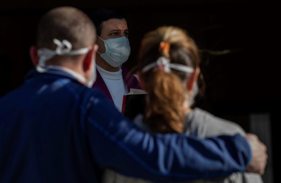 España reportó 832 muertos por coronavirus en 24 horas y alcanzó un nuevo récord diario