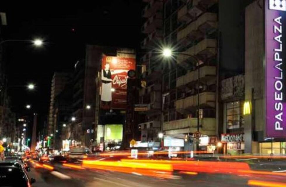 Con espectáculos al aire libre, el Paseo La Plaza reabrirá el próximo jueves