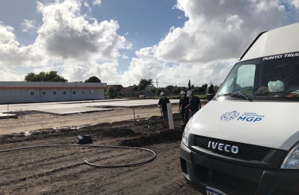 El hospital modular de Mar del Plata ya cuenta con 80 metros de cañerias