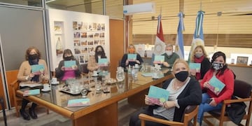 Gustavo Benedetti recibió en Arroyito la visita de la autora María Belén Funes Lastra\u002E