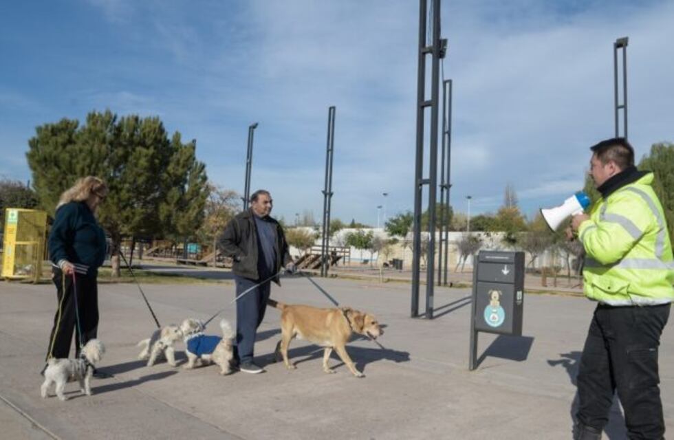 ¡Te lo dicen por megáfono! Levantá las deposiciones de tu mascota