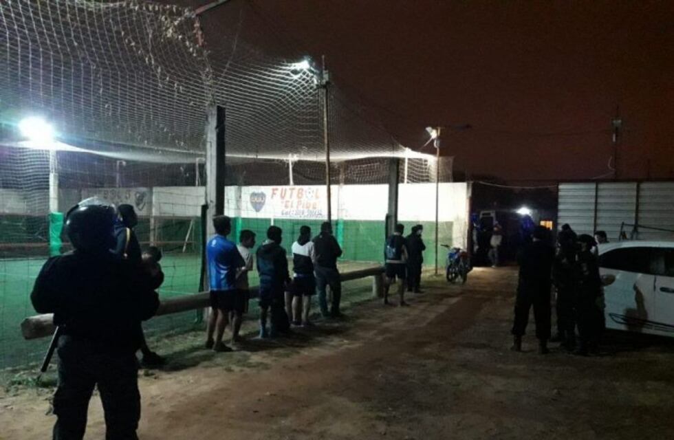 Demoraron 44 personas por jugar al fútbol
