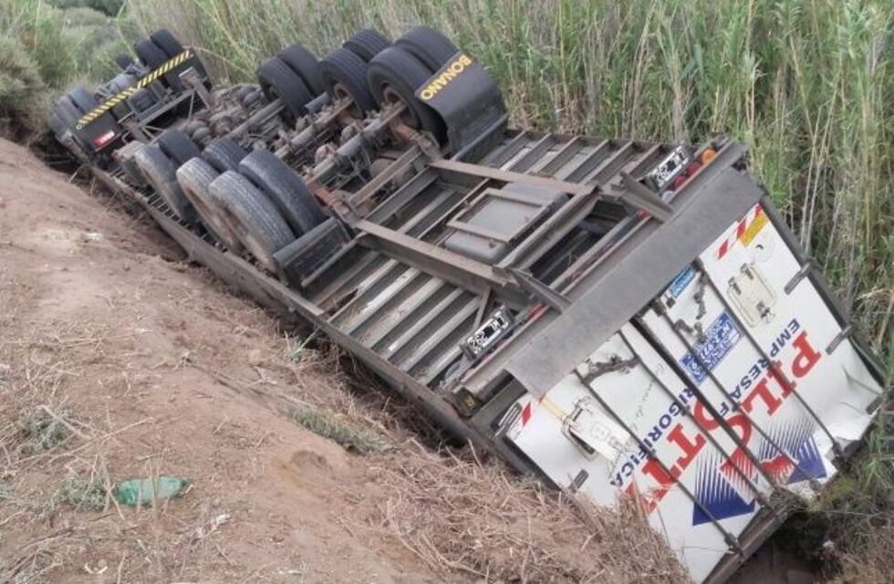 Volcó un camión en San Juan