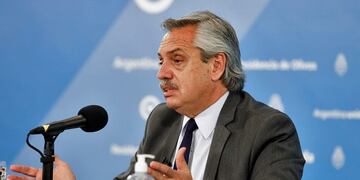 Alberto timonea entre la crisis, el déficit, la presión social y las exigencias del FMI (Foto: ESTEBAN COLLAZO / Argentinian Presidency / AFP)