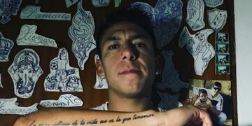 Brian Samriento mostró nuevo tatuaje, pero el mensaje en su brazo contiene un error gramatical\u002E (Instagram)