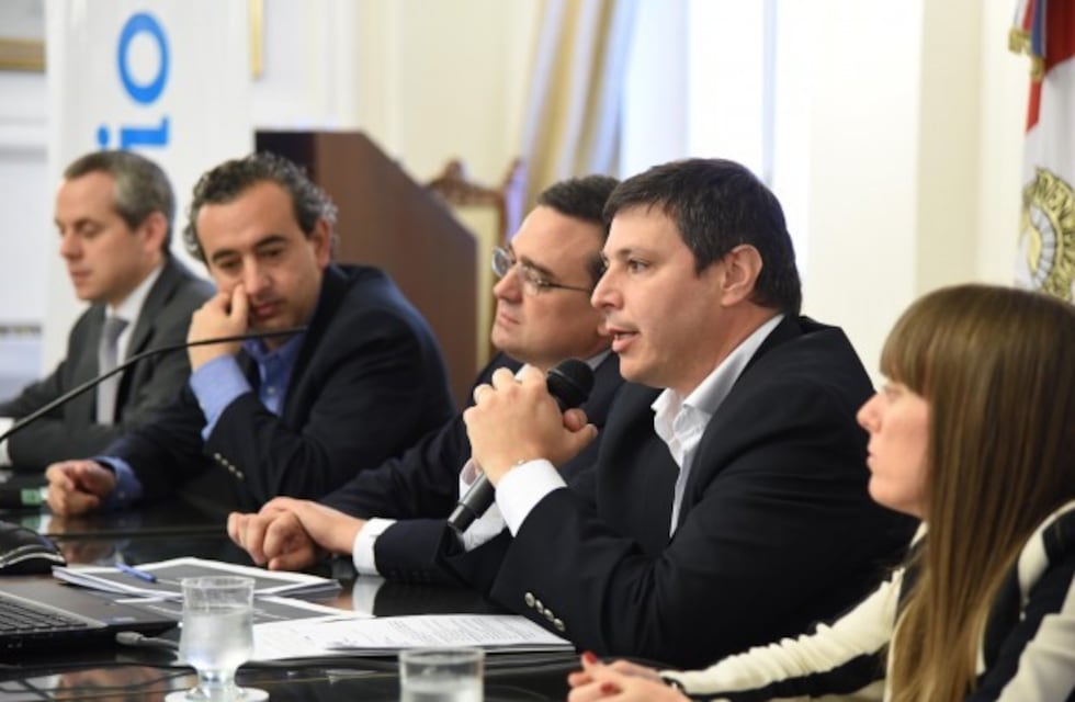 Leone dijo que "ir por afuera no colabora en nada" para el armado electoral del Frente Progresista