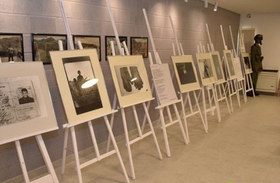 Inauguró la muestra fotográfica 2 de Abril