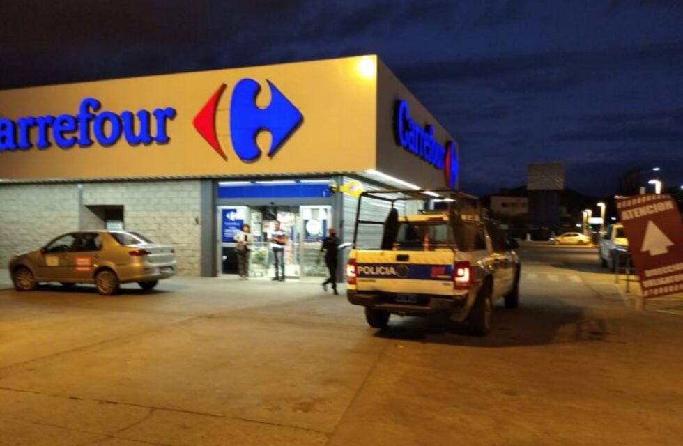 Clausuran un Carrefour por subir desmedidamente los precios en plena la cuarentena