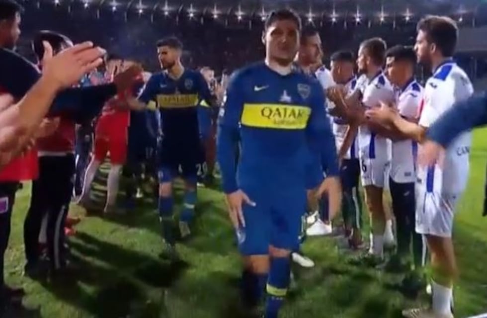 Mauro Zárate no quiso saludar a los jugadores de Tigre
