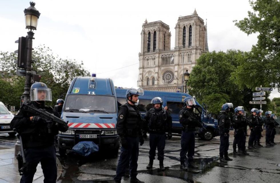 Un hombre atacó a un policía en las inmediaciones del Notre Dame al grito de "Esto es por Siria"