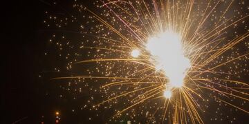 AME9157\u002E CARACAS (VENEZUELA), 01/01/2020\u002E- Vista este miércoles de un espectáculo de luces y fuegos artificiales por el inicio del año nuevo, en las inmediaciones del Hotel Humbolt, ubicado en el parque nacional El Ávila, en Caracas (Venezuela)\u002E EFE/ MIGUEL GUTIÉRREZ