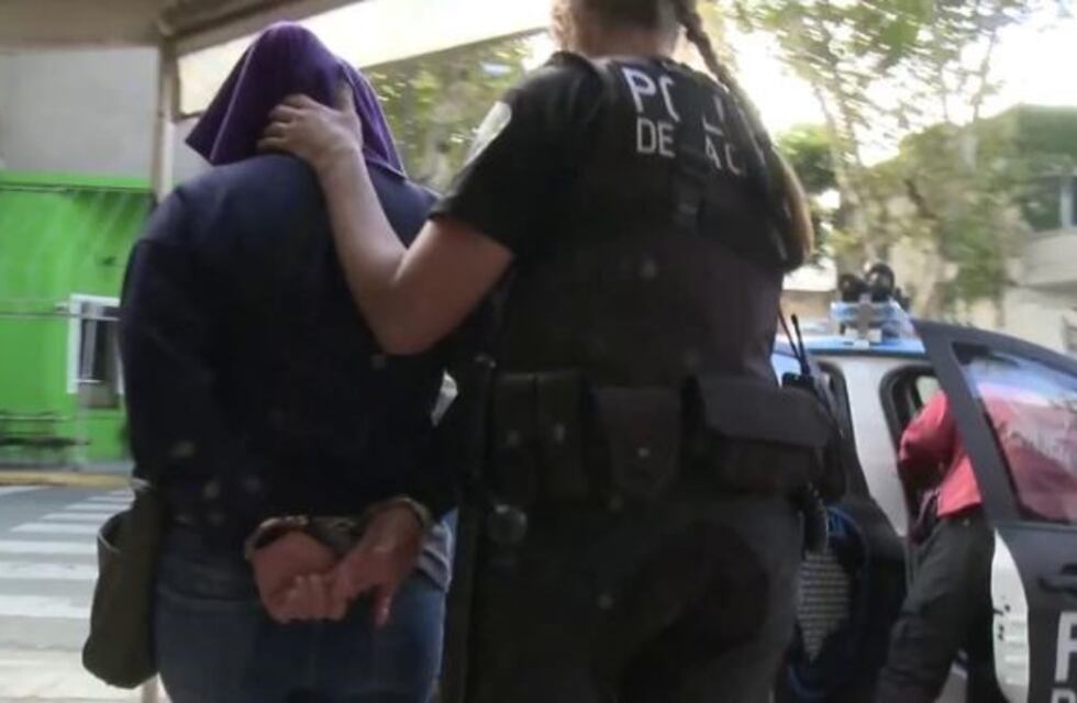 Colocaron una cámara oculta y descubrieron a la empleada doméstica robando 5.000 dólares