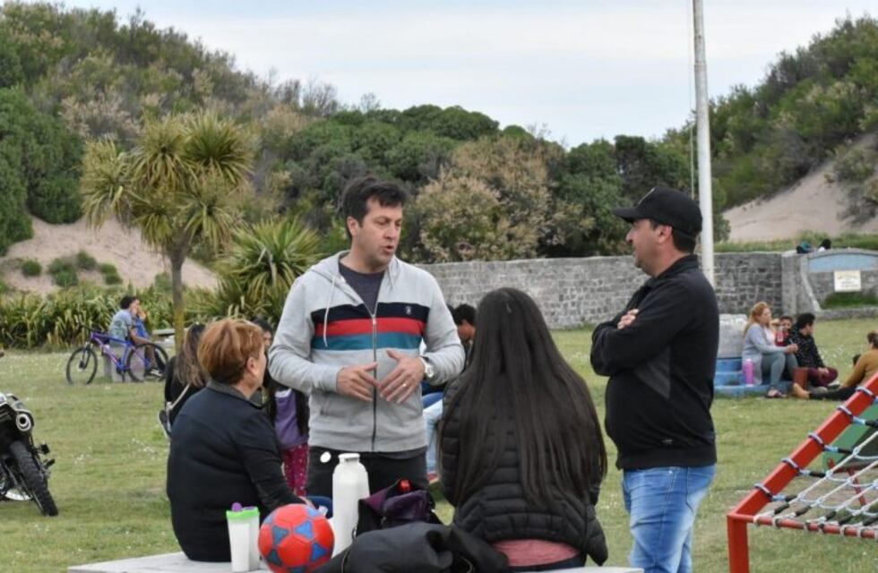 Rojas dialogó con vecinos en Quequén y el Parque Miguel Lillo