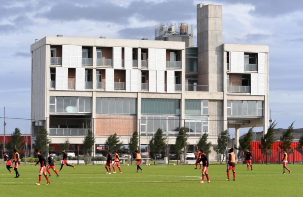 Inauguran el hotel de Bella Vista con figuras históricas de Newell's
