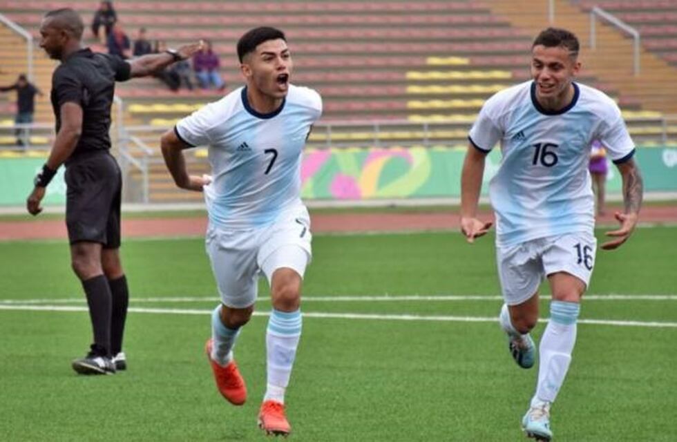 El santiagueño Valenzuela hizo camino para la victoria de Argentina