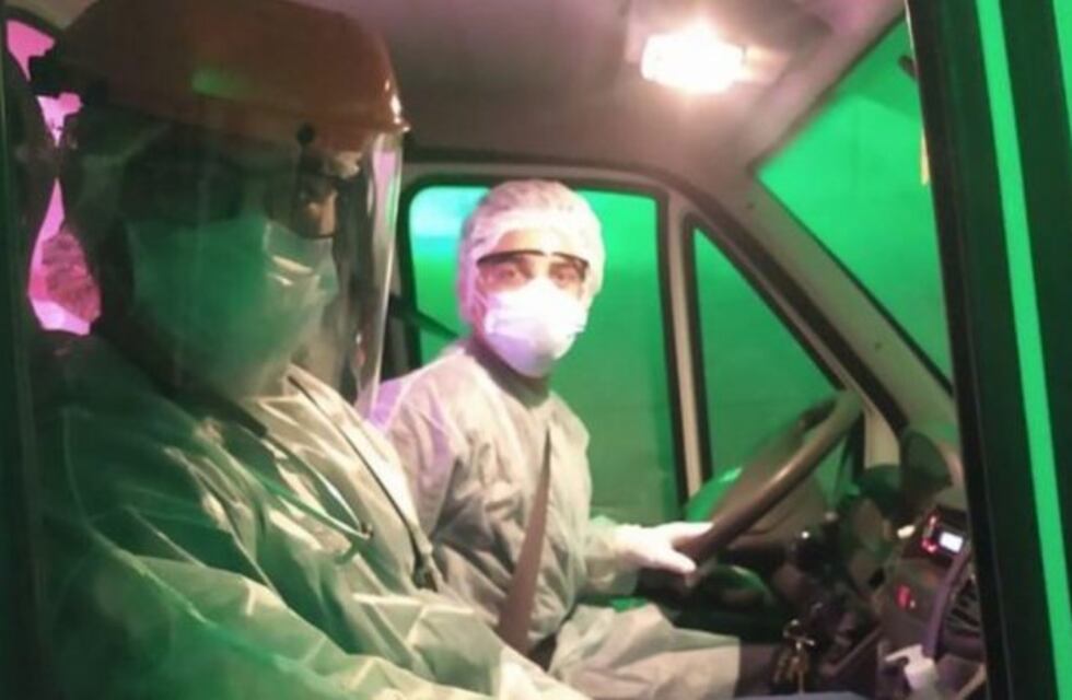 Por el paro de interurbanos se tuvo que comprar una bici para ir a su trabajo en un servicio de emergencias