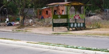 Garita del colectivo donde la joven fue apuñalada\u002E Foto: El Chorrillero