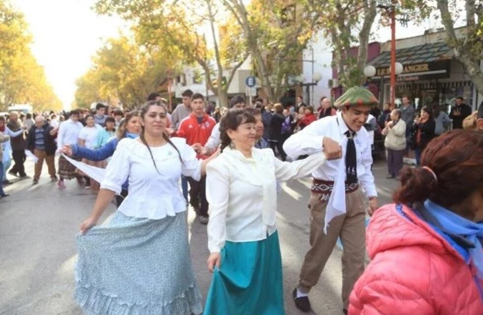 Escuelas especiales bailaron el Pericón Nacional en pleno San Rafael