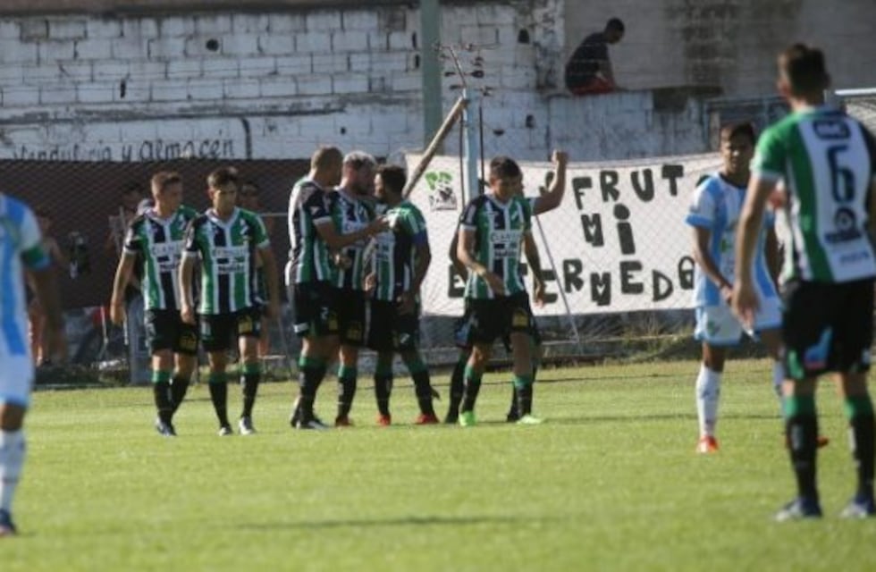 Villa Mitre ganó y es puntero en el Federal A