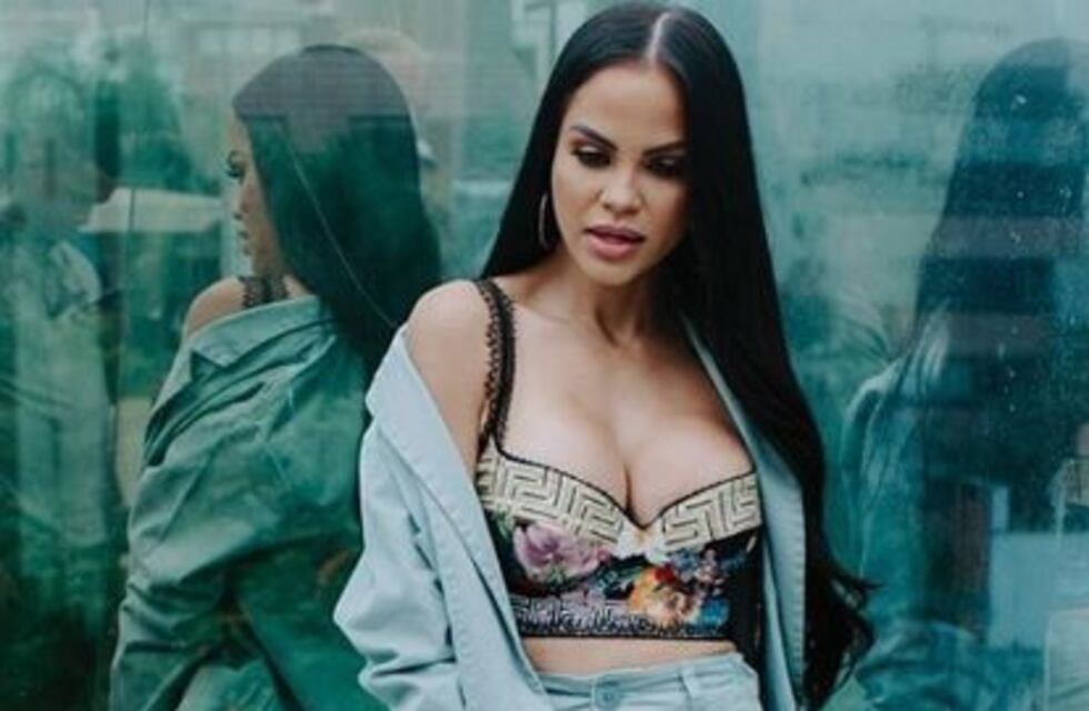 Natti Natasha mostró el sexy detrás de escena del videoclip del tema "Deja tus besos"