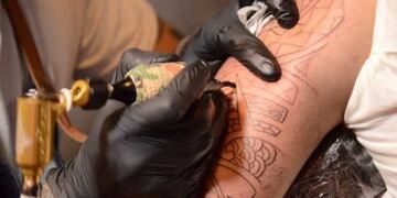 La microbateria estaría presenta en una tinta para tatuajes que ya fue retirada del mercado\u002E (Archivo)