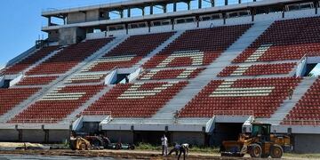 La Plata: Estudiantes firmó contratos por la iluminación y el techado del nuevo estadio