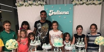 La hija de Nicole y Cubero cumplió años y llamó la atención su cara de tristeza