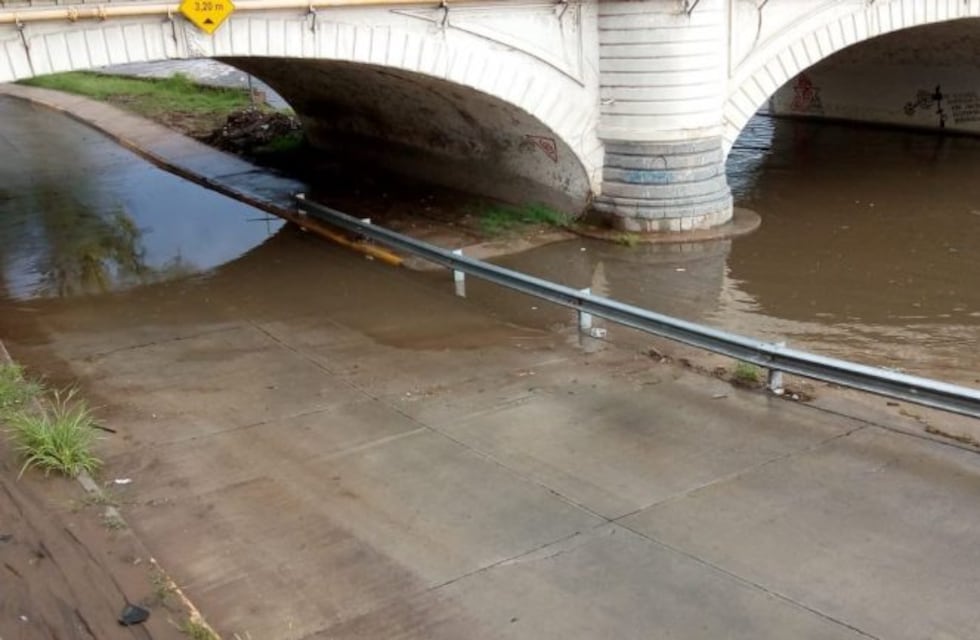 Debido a las lluvias, la Municipalidad dispuso cortes de tránsito en la Costanera