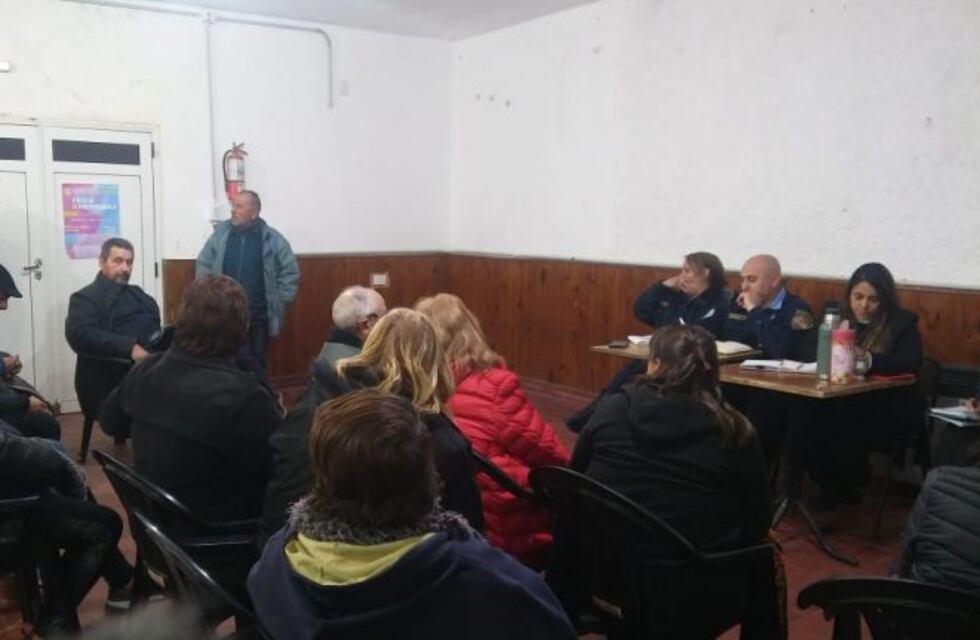 Vecinos de Stoecklin reclaman por presencia de móviles policiales