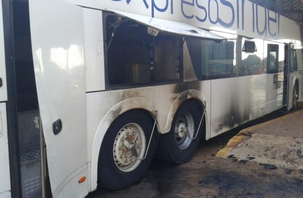 Se incendió un micro de larga distancia con destino a Iguazú