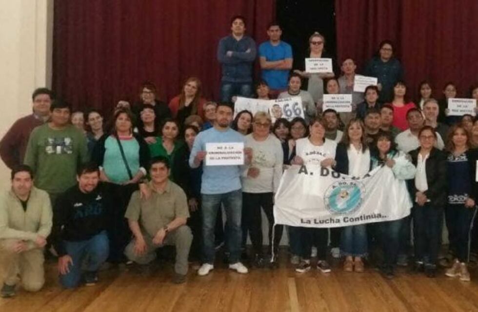 Docentes advierten que por irregularidades en CPE peligra inicio de clases en Santa Cruz