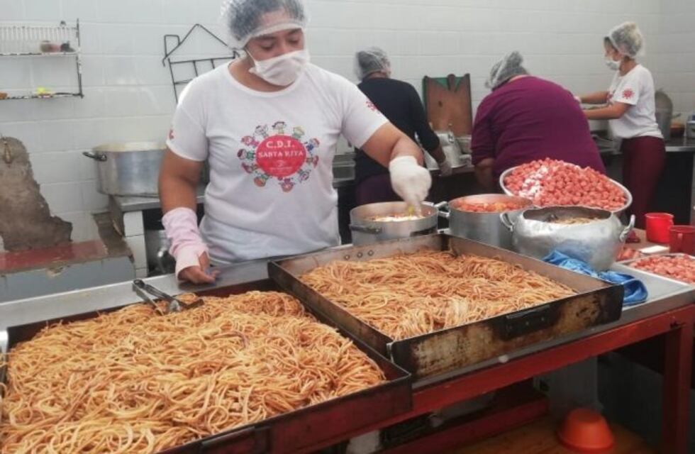 El CDI "Santa Rita" produce cientos de "viandas solidarias" por día