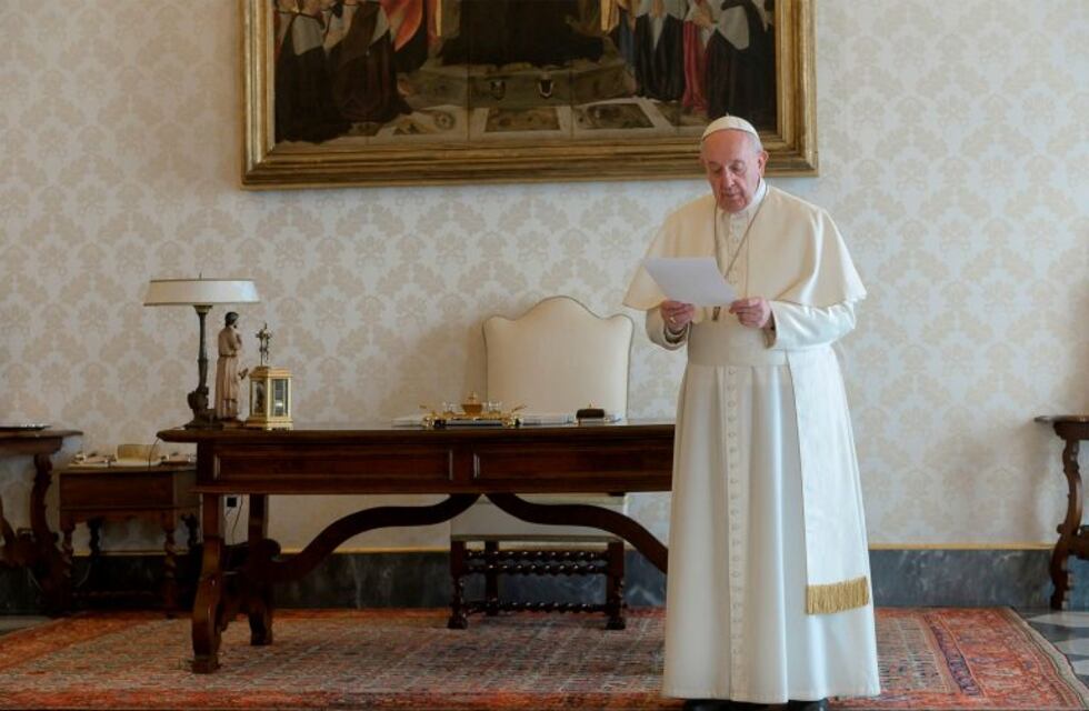 Confirman un primer caso de coronavirus entre los colaboradores del papa Francisco