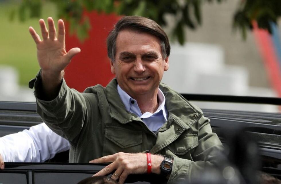 Bolsonaro participó en culto evangélico en su primer acto público tras los comicios