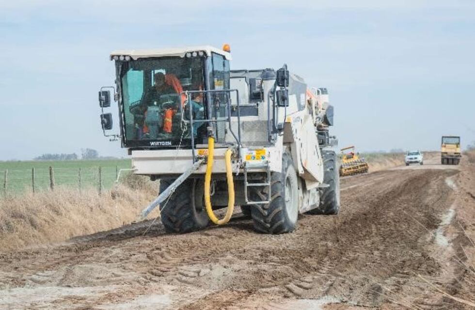 En Las Varillas prueban tecnología holandesa para caminos rurales
