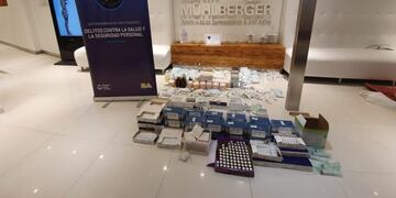 Allanamiento en la clínica de Rubén Muhlberger\u002E (fotos: Policía de la Ciudad)