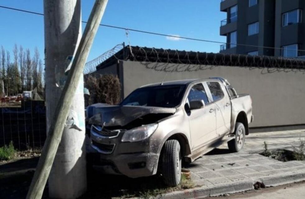 Se fugaron de un control policial por que tenían marihuana y chocaron