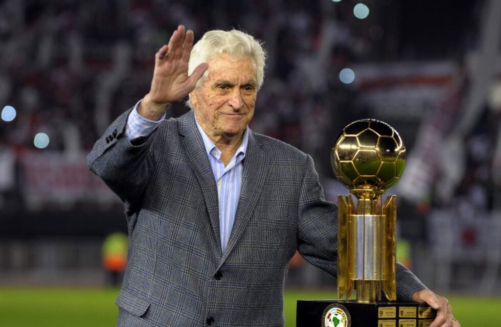A los 93 años murió Amadeo Carrizo, uno de los grandes arqueros del fútbol argentino