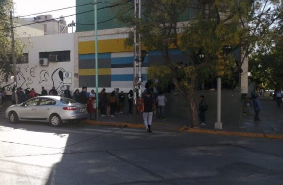 Los neuquinos no cumplen con la recomendación de quedarse en sus hogares