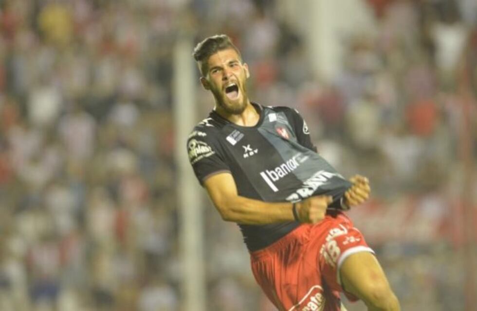 El Facha Castelli también se muestra en Instituto