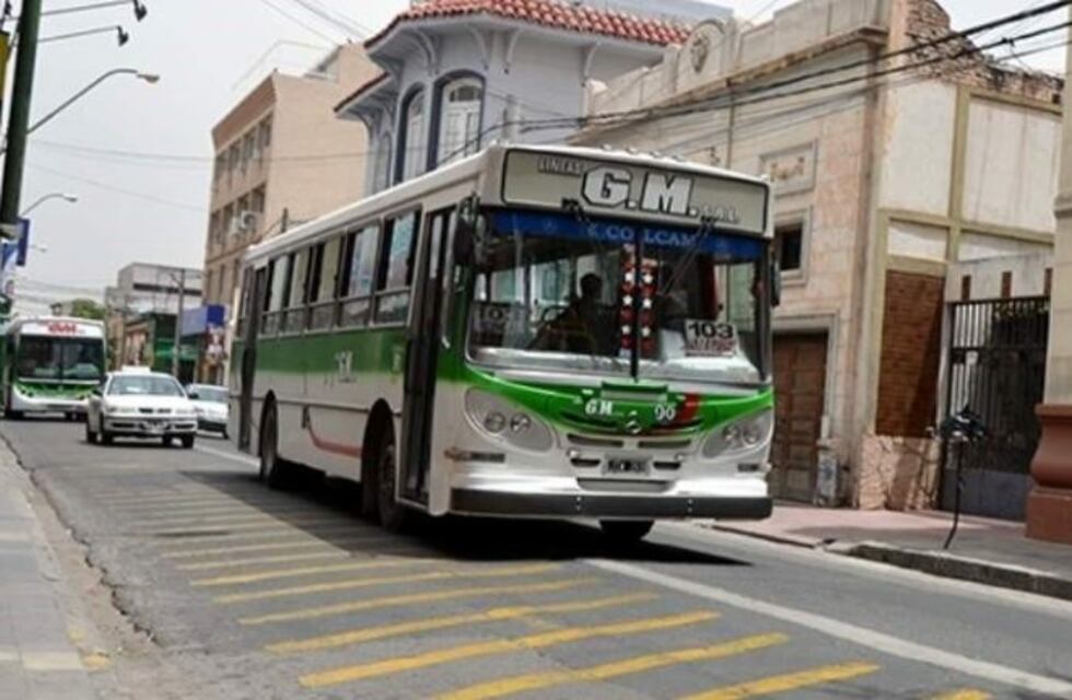 Los choferes anunciaron un paro de colectivos para el viernes