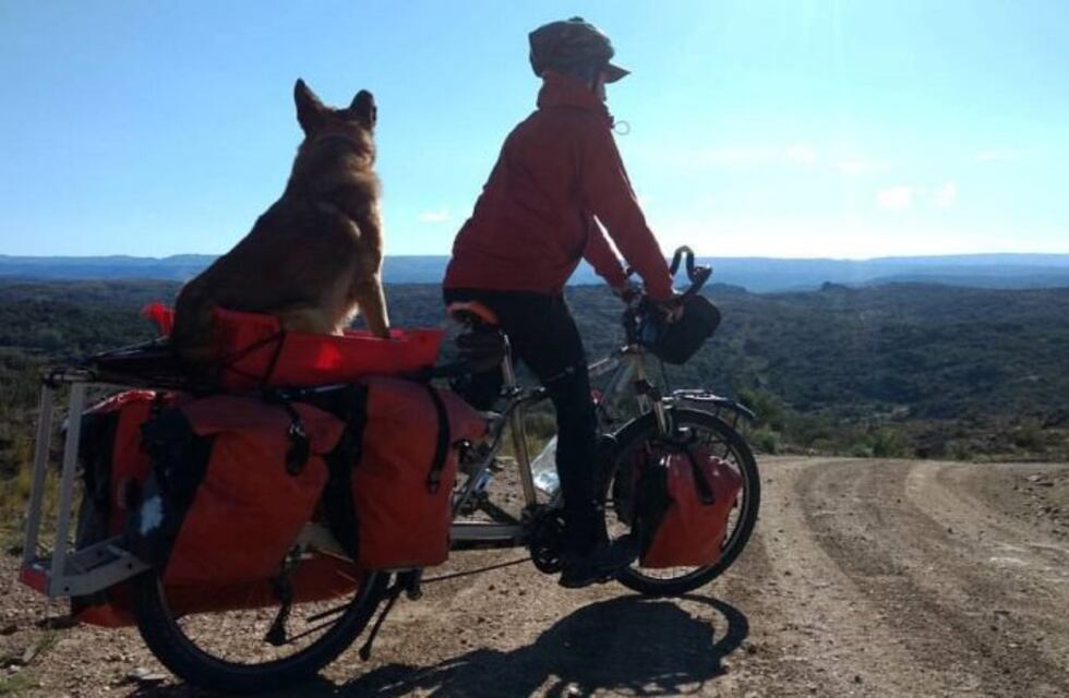 Unió La Quiaca con Ushuaia en bici y junto con su perro Ngurú