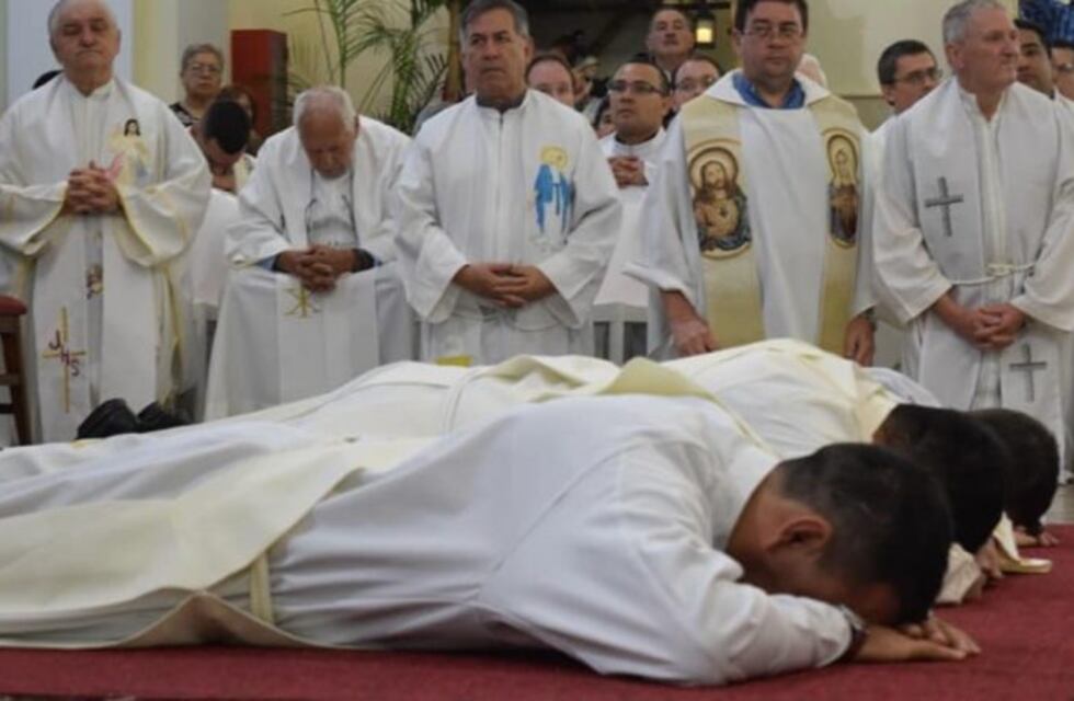 El obispo Juan Martínez ordenará en agosto a nuevos diáconos de la diócesis